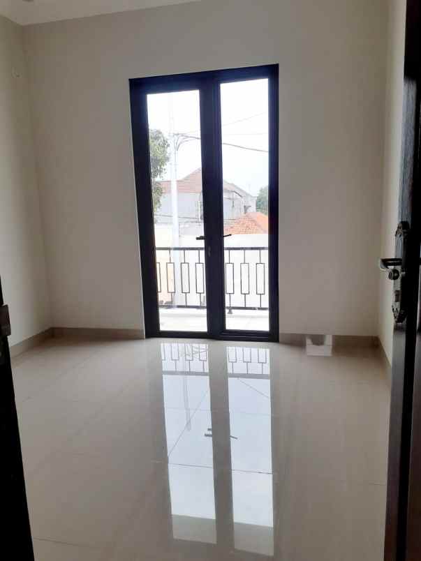 rumah baru 2 lantai idrus home bekasi dijual