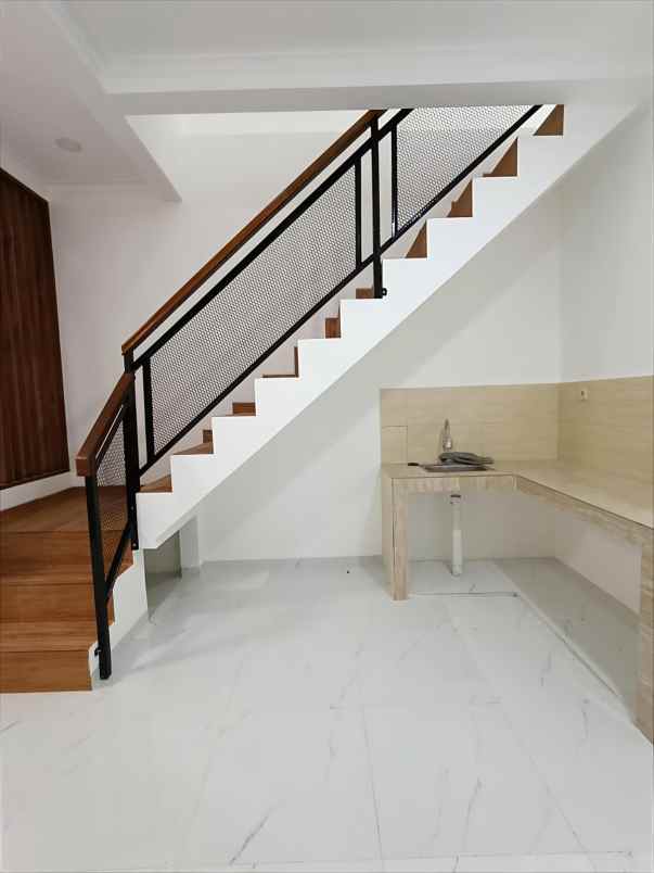 rumah baru lokasi strategis di rawasari jakpus