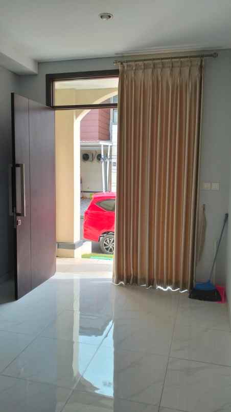 rumah cantik di cluster gracia lavon 1 tangerang