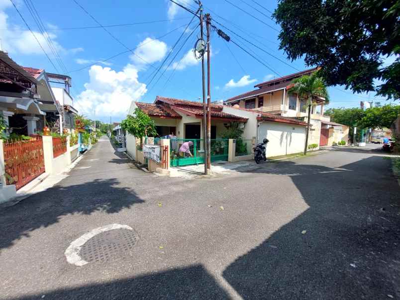 rumah dalam perumahan dekat jl perintis kemerdekaan