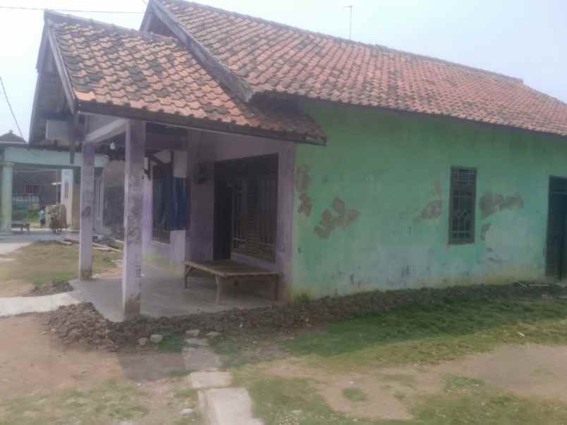 rumah di perkampungan lokasi asri