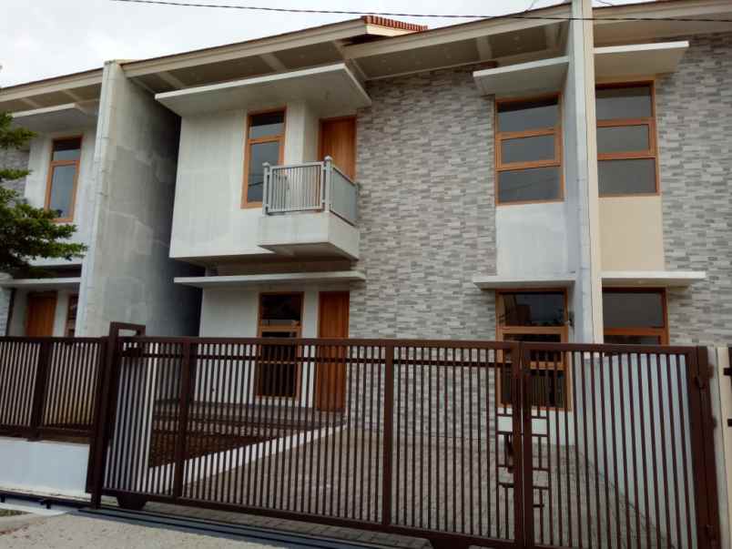 rumah dijual dua lantai arcamanik cisaranten bandung