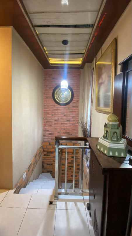 rumah dijual semi furnish di perumahan ciledug