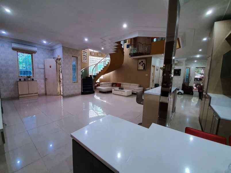 rumah hook dan full furnished area jalan puan