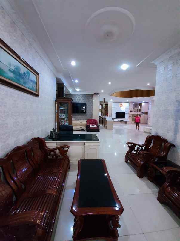 rumah hook dan full furnished area jalan puan