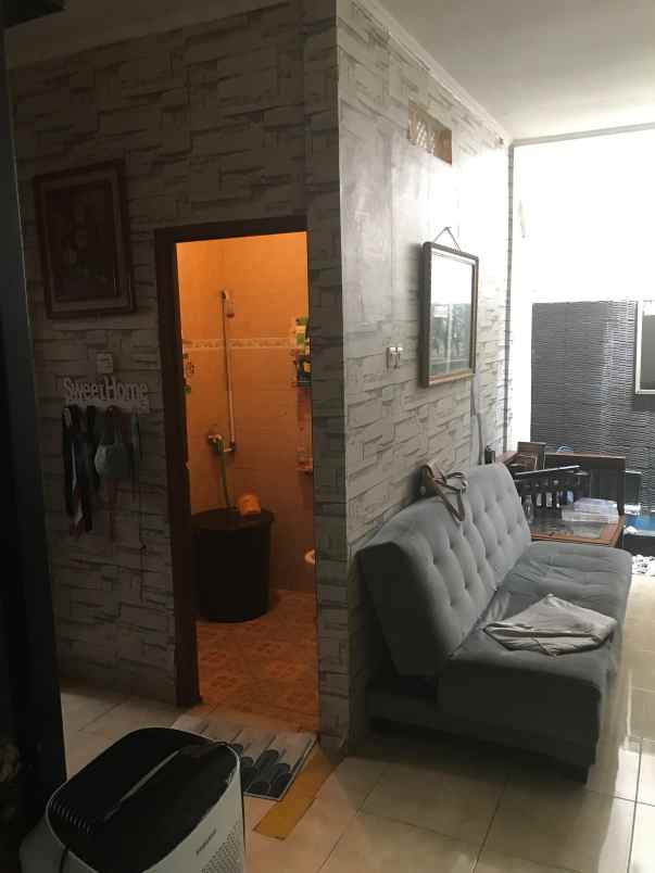 rumah jalan raya cilebut