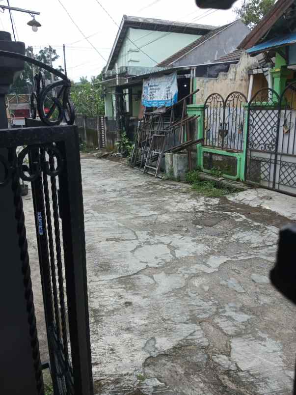 rumah jalan raya cilebut