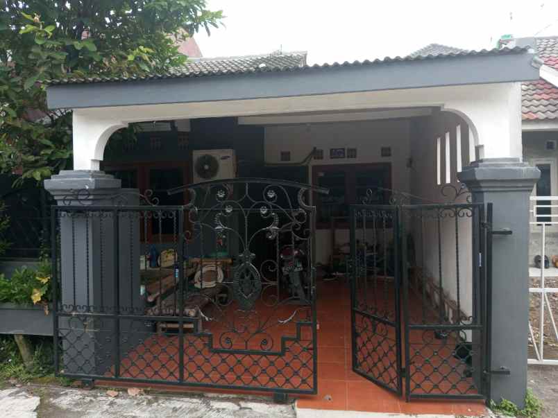 rumah jalan raya cilebut