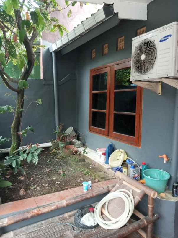 rumah jalan raya cilebut