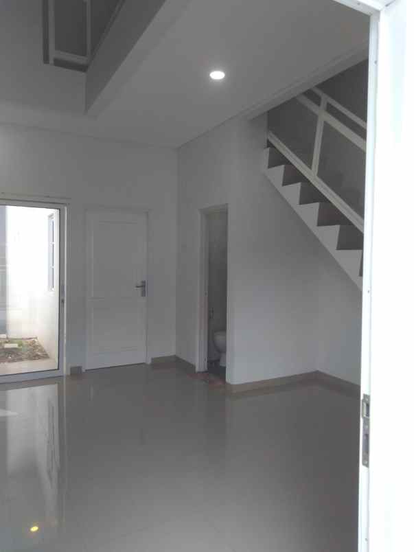 rumah jl lasiono oetomo rt 003