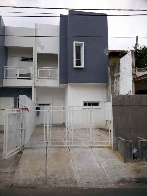 rumah jl lasiono oetomo rt 003