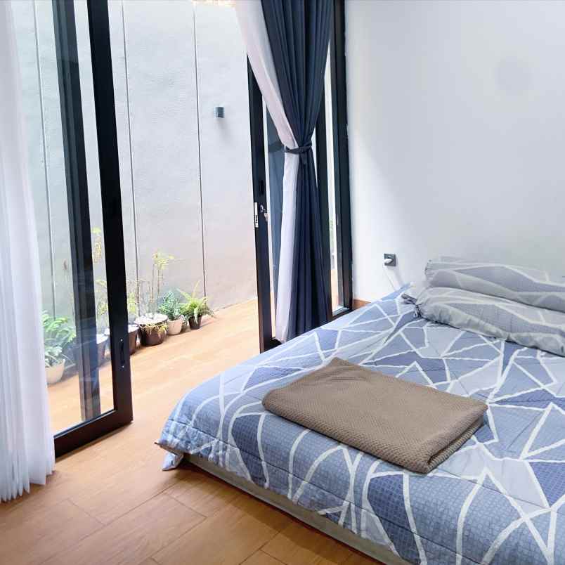 rumah komplek cisaranten one gate system