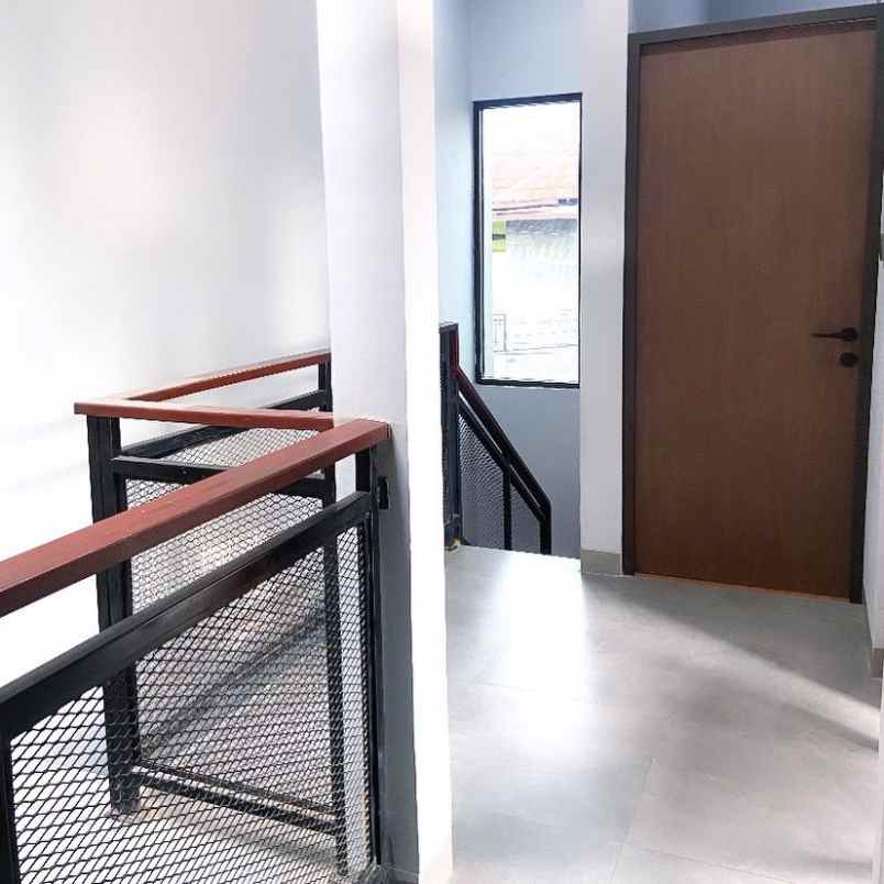 rumah komplek cisaranten one gate system