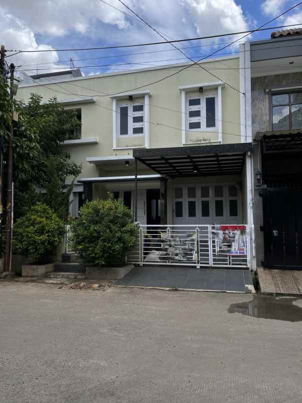 rumah komplek kemang pratama