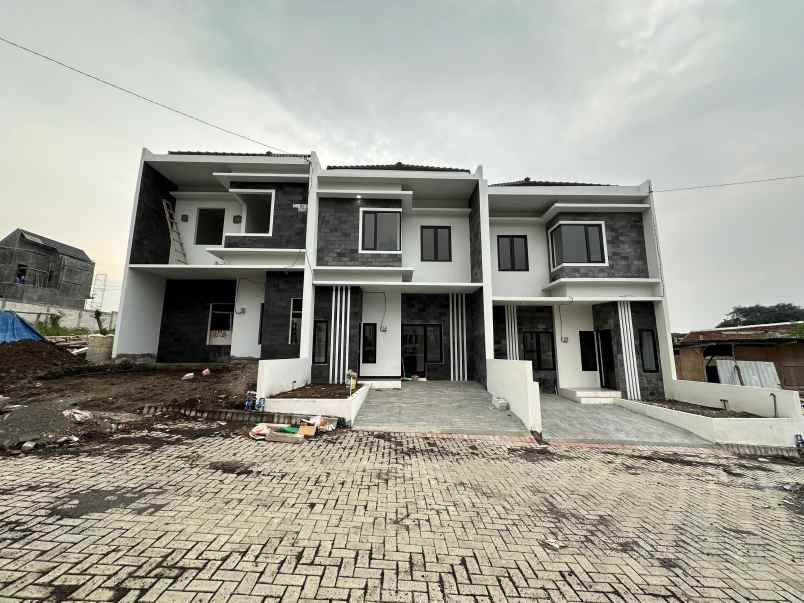 rumah konsep villa lokasi lawang malang