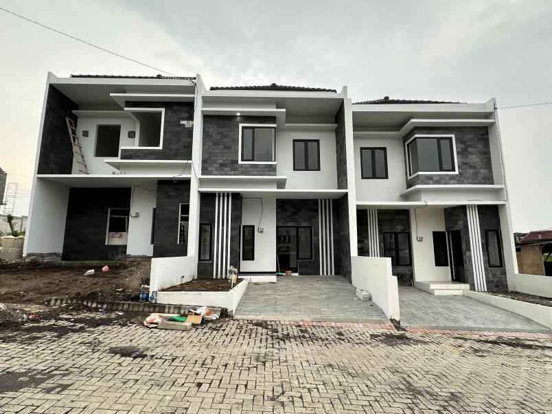 rumah konsep villa lokasi lawang malang