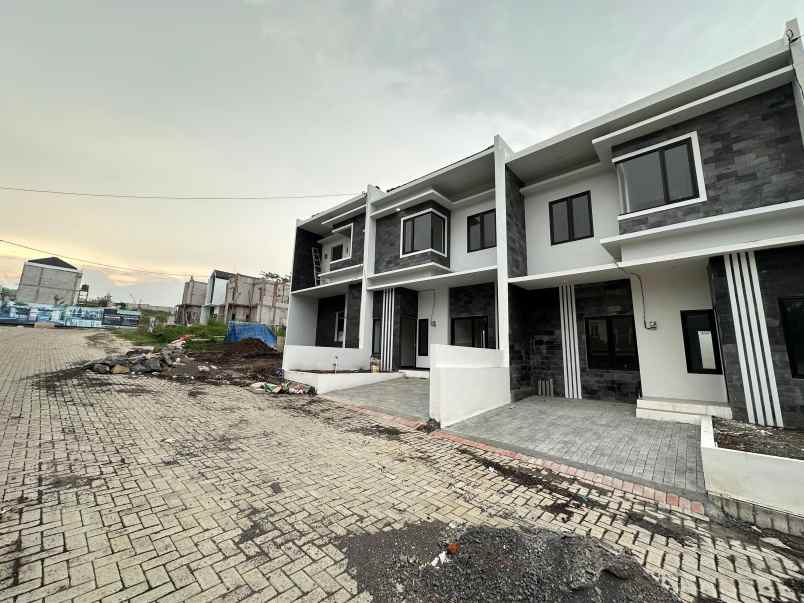 rumah konsep villa lokasi lawang malang