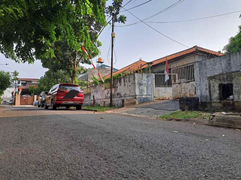 rumah lama di lokasi tenang pejaten