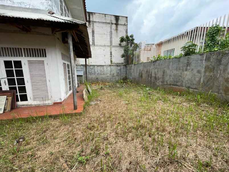 rumah lama komplek kavling polri tenang dan asri