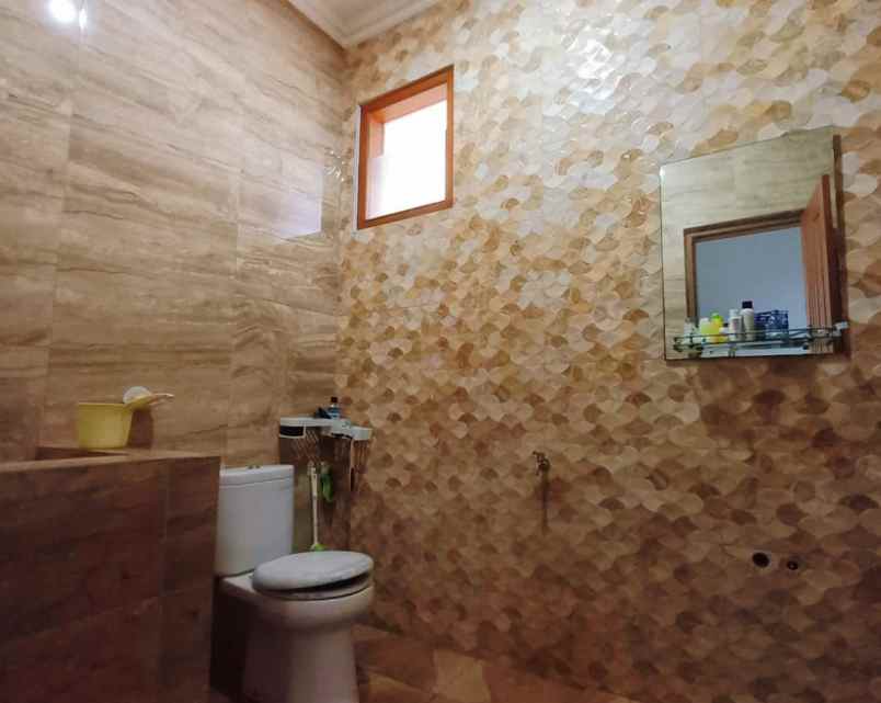 rumah lamper semarang selatan