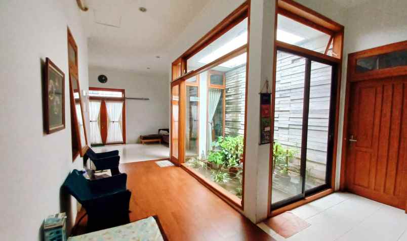 rumah lamper semarang selatan