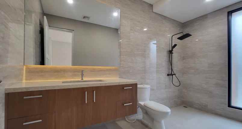 rumah mewah 2 lantai dilegenda wisata cibubur