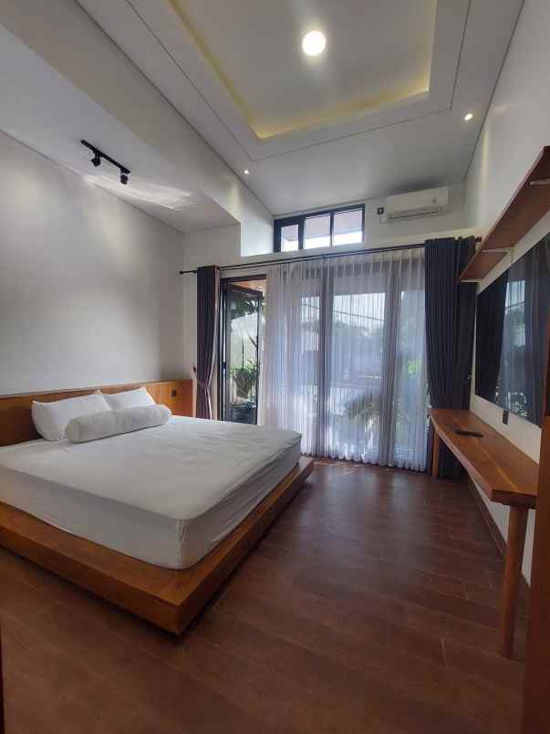 rumah mewah belakang hyatt palagan full furnish