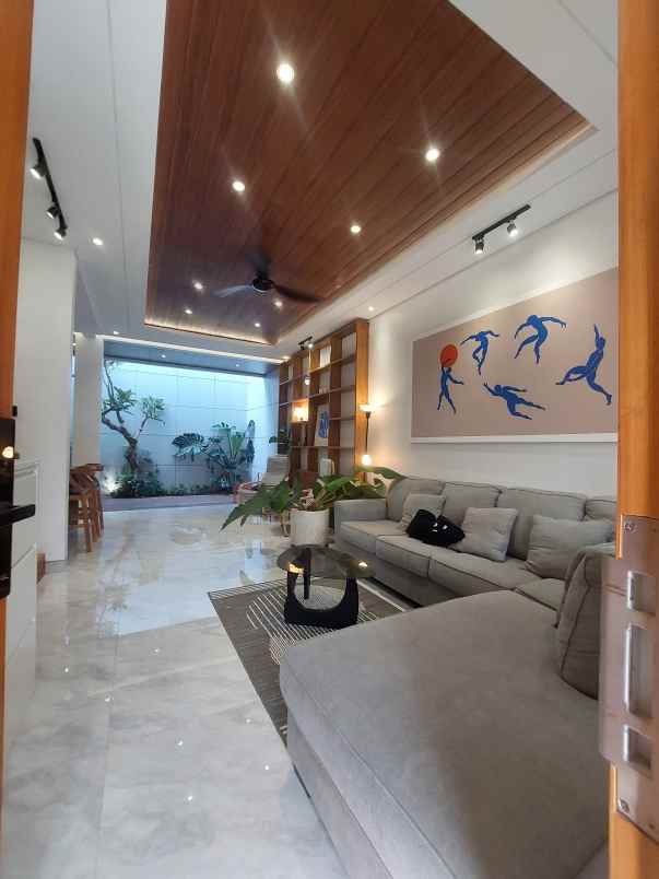 rumah mewah belakang hyatt palagan full furnish