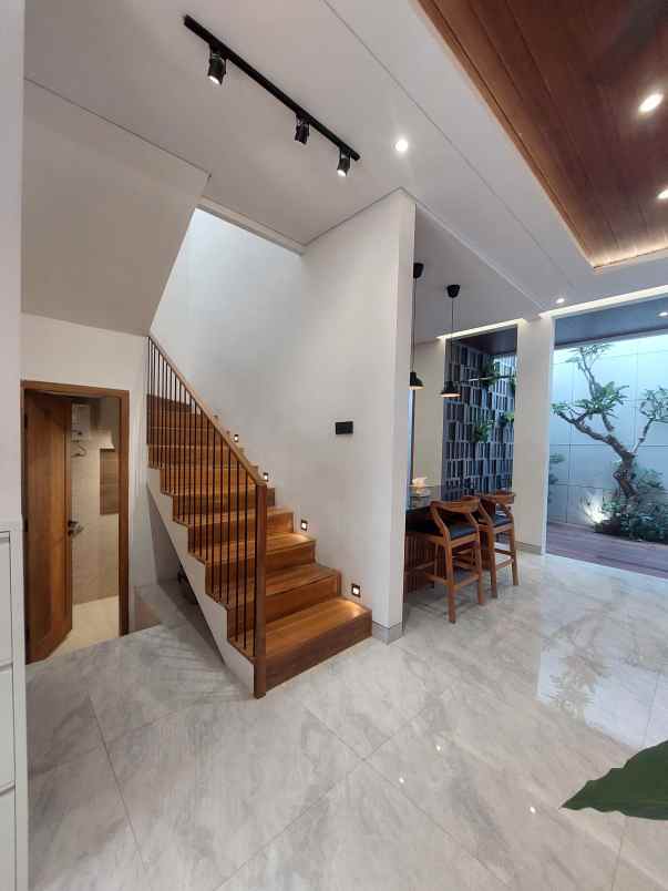 rumah mewah belakang hyatt palagan full furnish