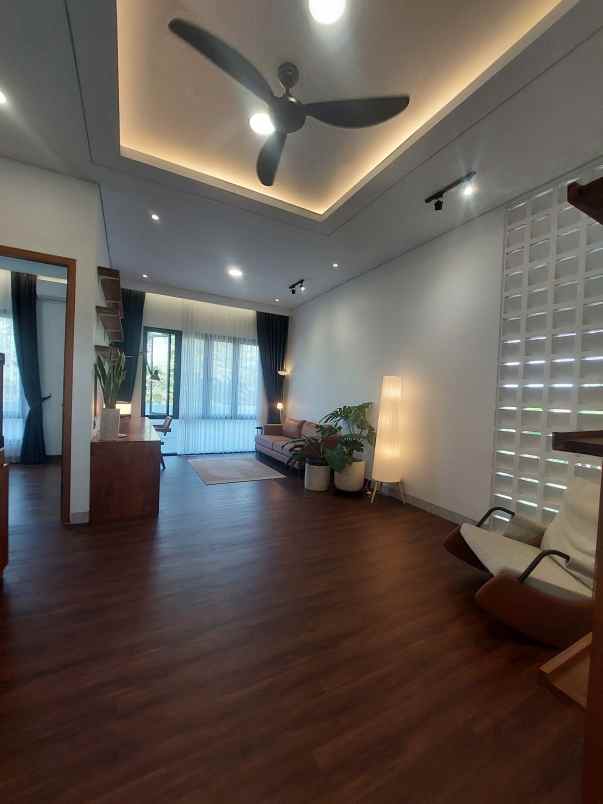 rumah mewah belakang hyatt palagan full furnish