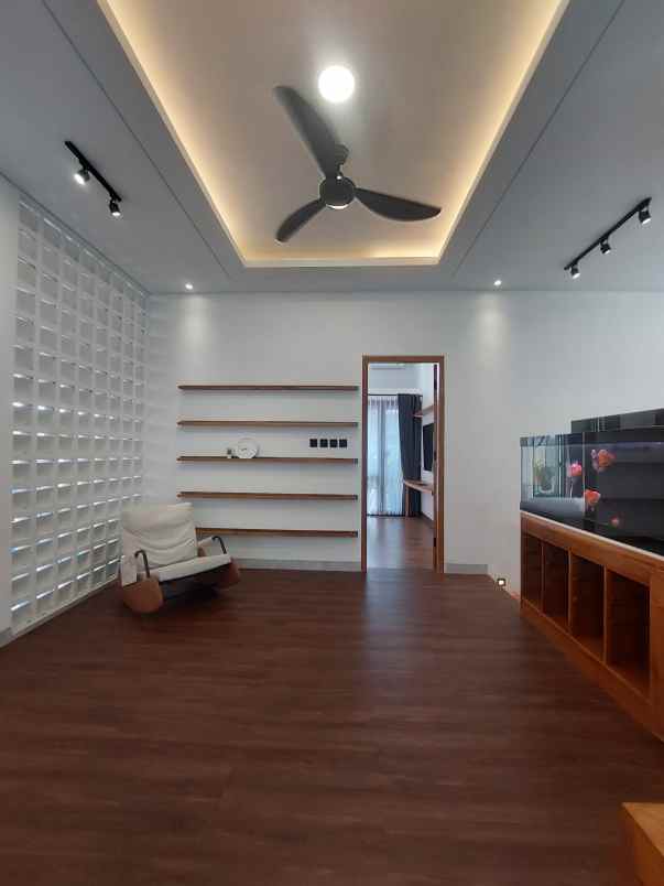 rumah mewah belakang hyatt palagan full furnish