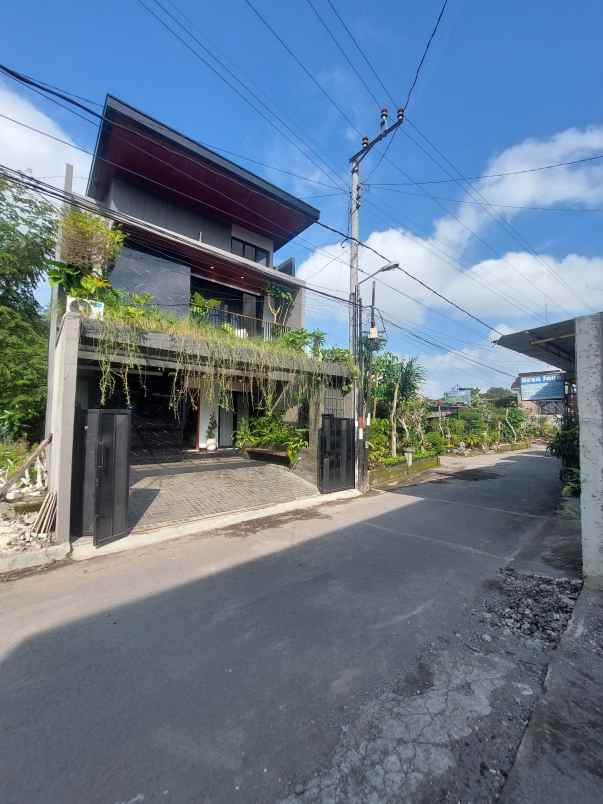 rumah mewah belakang hyatt palagan full furnish