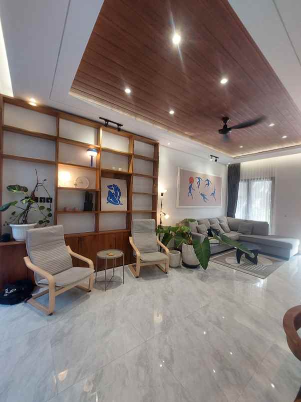 rumah mewah belakang hyatt palagan full furnish