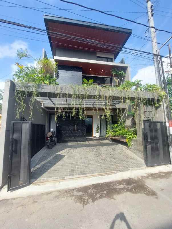 rumah mewah belakang hyatt palagan full furnish