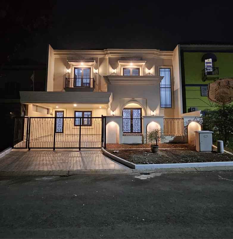 rumah mewah di boulevard kota wisata cibubur