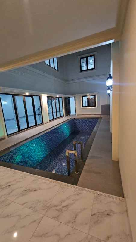 rumah mewah di boulevard kota wisata cibubur