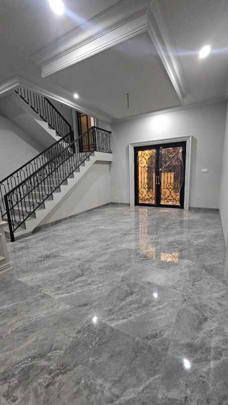 rumah mewah di boulevard kota wisata cibubur