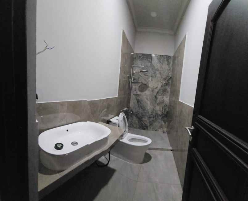 rumah mewah di boulevard kota wisata cibubur