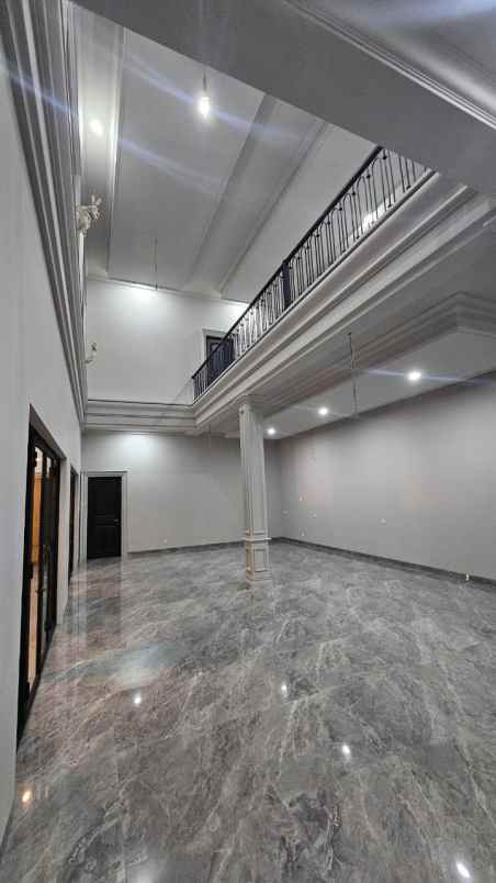 rumah mewah di boulevard kota wisata cibubur