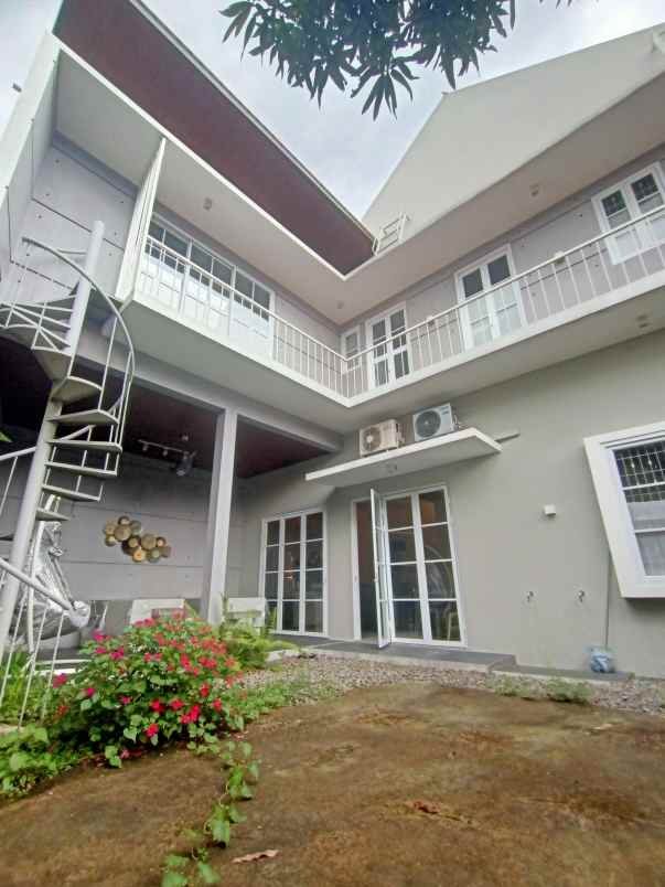 rumah mewah harga menarik alamanda dago permai
