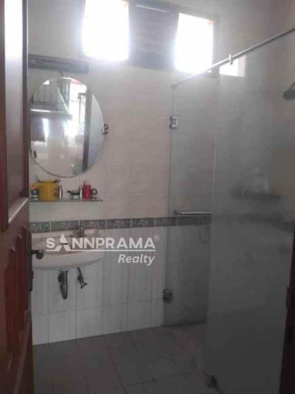 rumah mewah hook pesona khayangan depok kustin