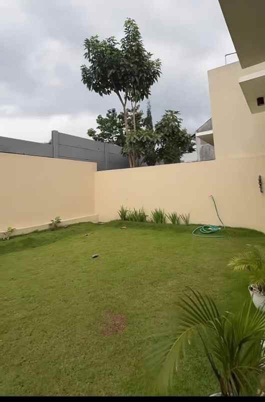 rumah mewah lokasi hanya 5 menit dari exit tol malang