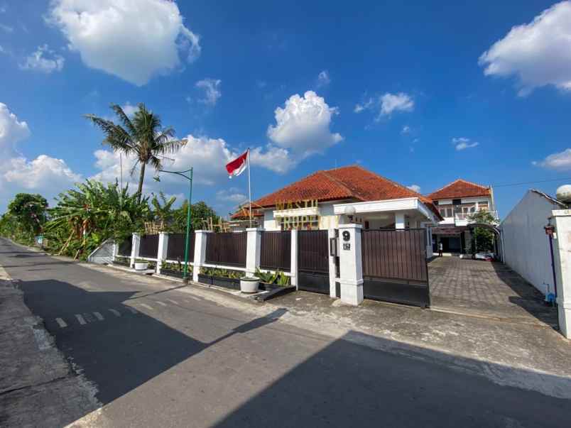 rumah mewah tanah super luas di jalan kaliurang km 9 5