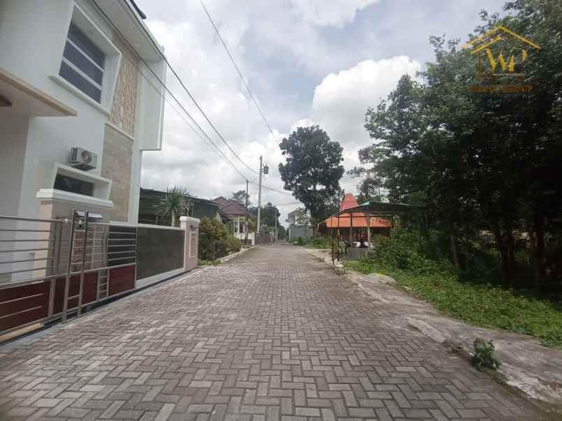 rumah minimalis di ngaglik type kamar luas shm