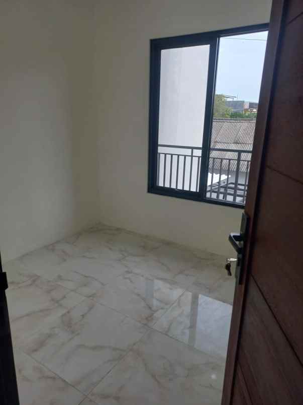 rumah minimalis modern 2 lantai ready