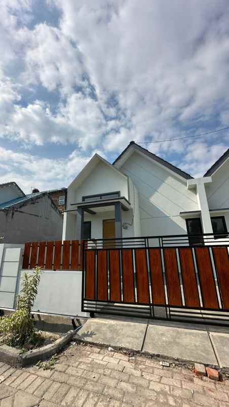 rumah modern 1 lantai 400 juta an di singosari