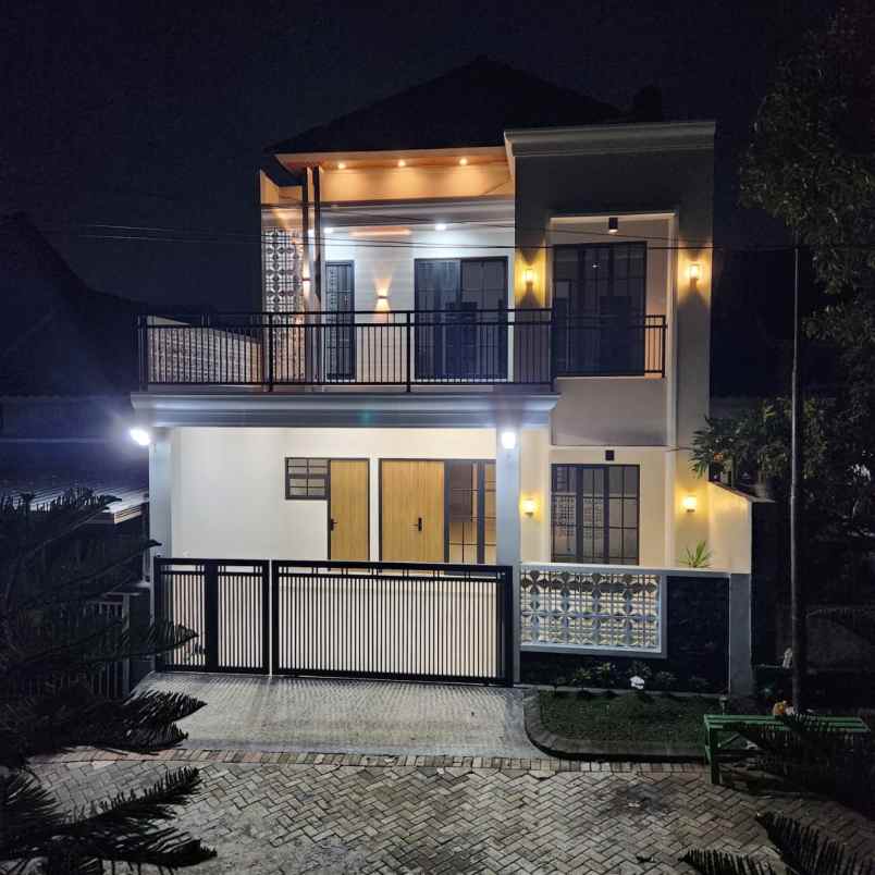 rumah modern mewah strategis di oma campus malang