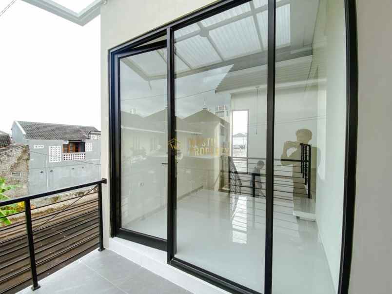 rumah modern tropis siap huni di potorono hanya 1 unit