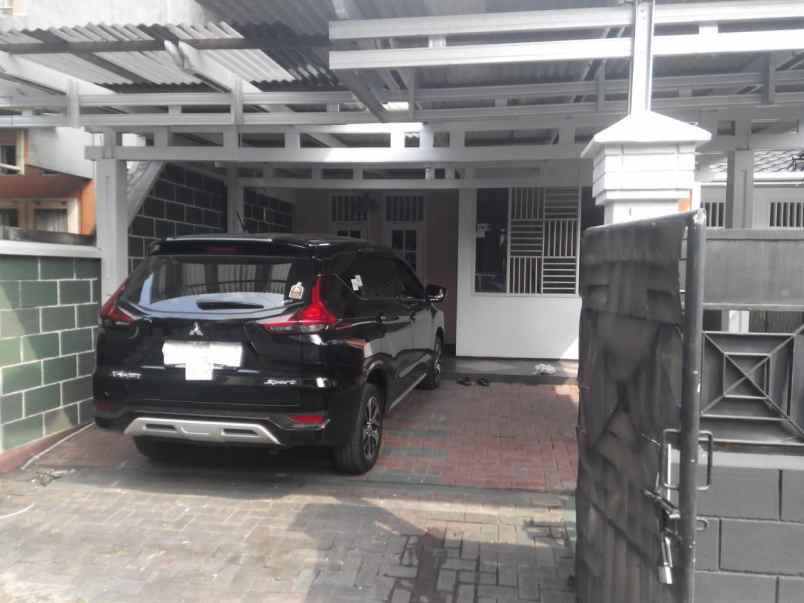 rumah nyaman di pondok kelapa duren sawit