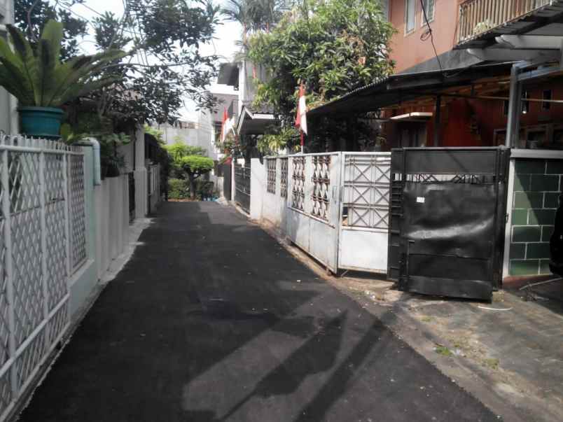 rumah nyaman di pondok kelapa duren sawit